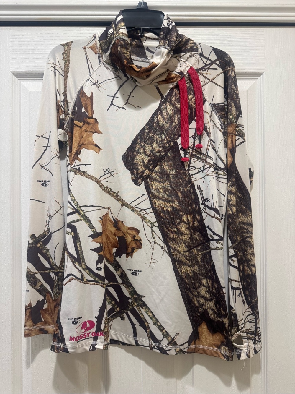 Mossy Oak Camo Hooded Long Sleeve Shirt - White, Brown, Black. Women’s Medium.